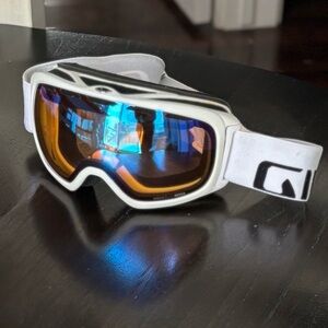 Giro White and Black Ski Goggles with Blue Lens Unisex